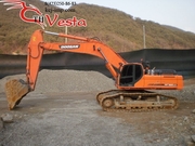 Продается гусеничный экскаватор Doosan DX520LC 2010 года 